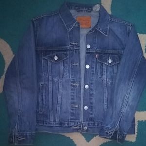 Levi's trucker medium wash denim jacket